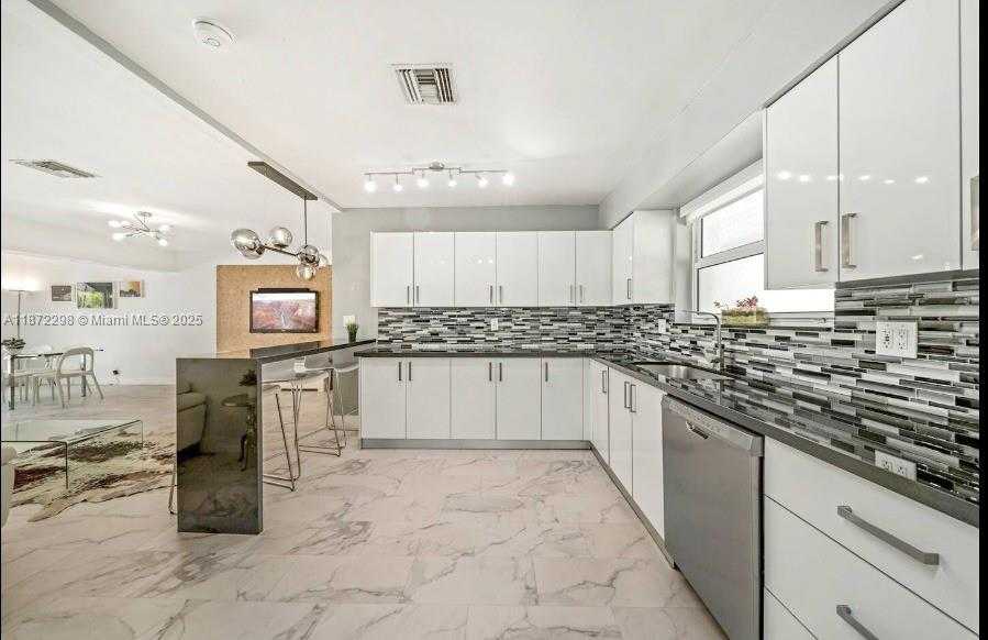 Small Image of 909 NORTH 13TH CT, Hollywood Number 11