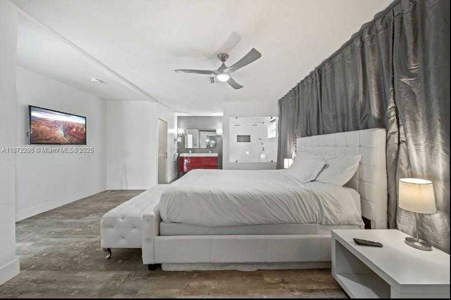 Small Image of 909 NORTH 13TH CT, Hollywood Number 12