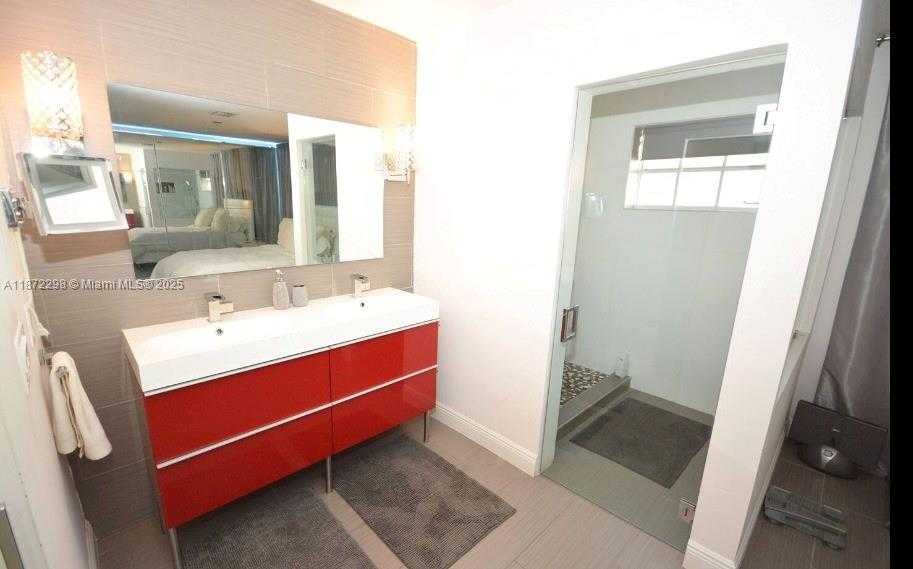 Small Image of 909 NORTH 13TH CT, Hollywood Number 14