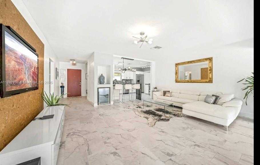 Small Image of 909 NORTH 13TH CT, Hollywood Number 4