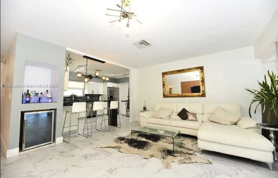 Small Image of 909 NORTH 13TH CT, Hollywood Number 7