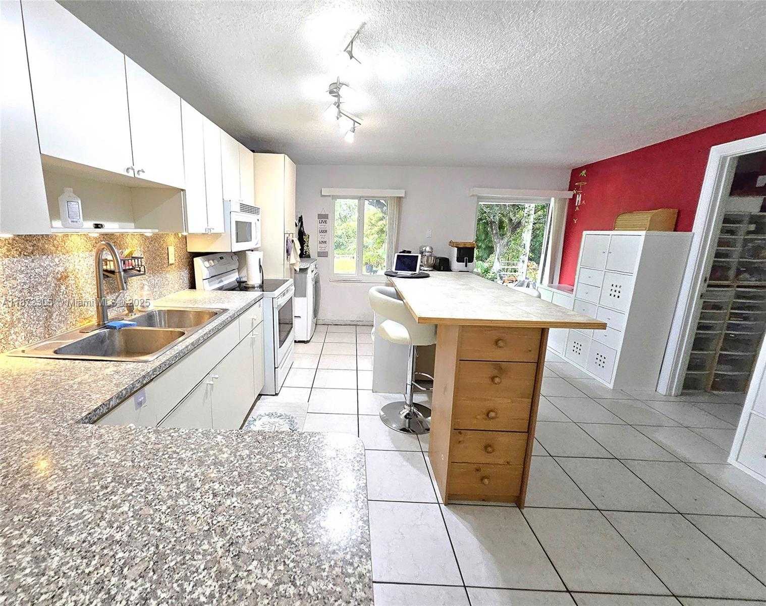 Small Image of 85 NORTH WEST 126TH ST, North Miami Number 12