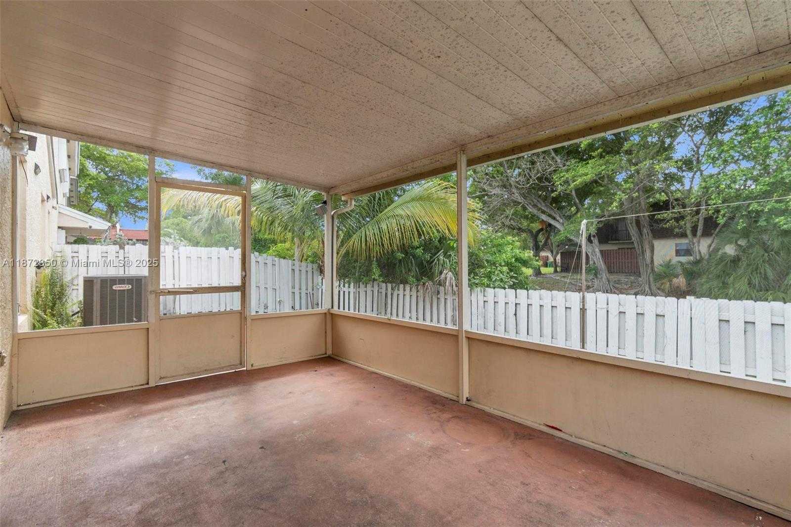 Small Image of 5904 WOODLAND POINT PL, Tamarac Number 40