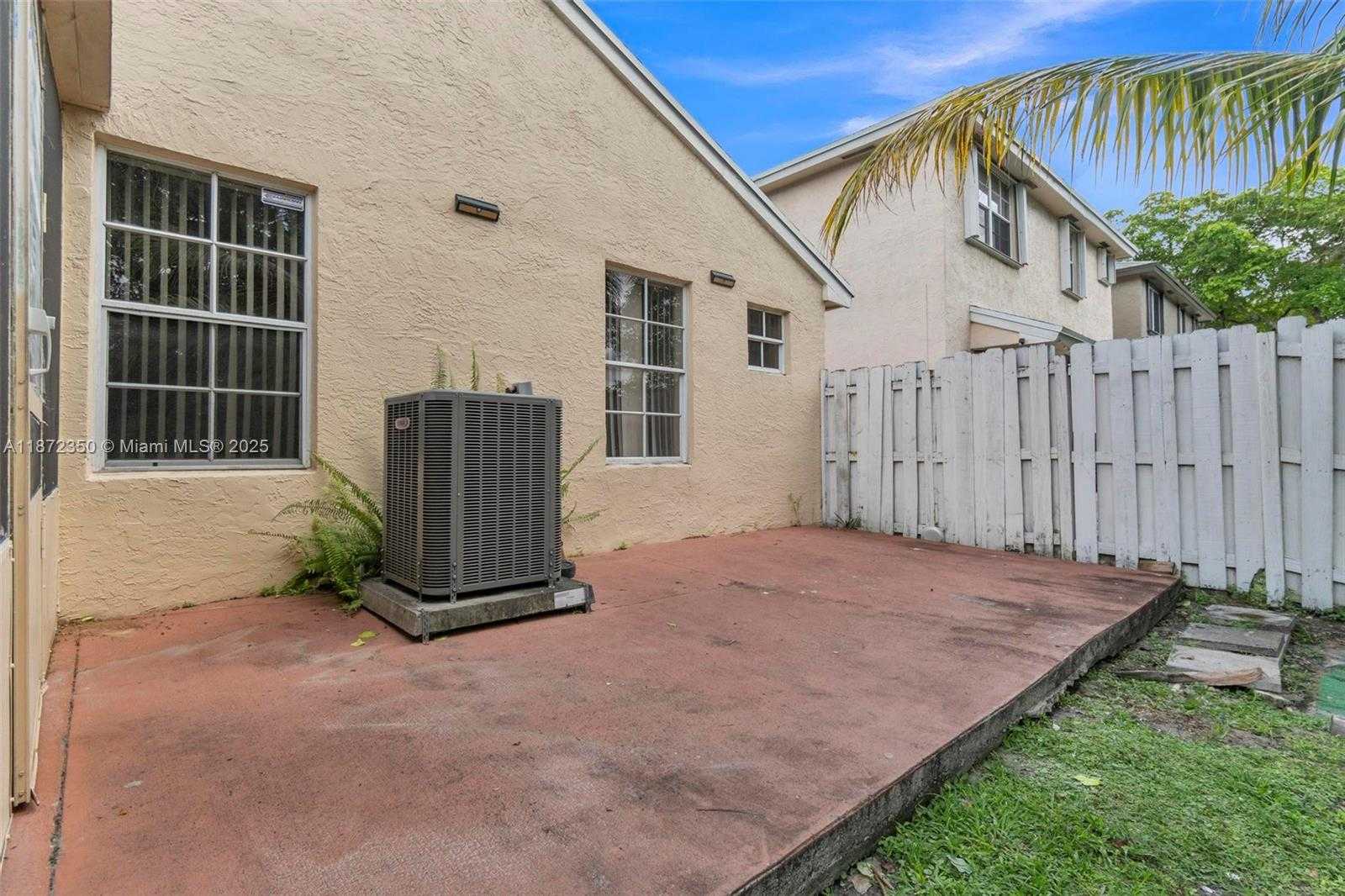 Small Image of 5904 WOODLAND POINT PL, Tamarac Number 47