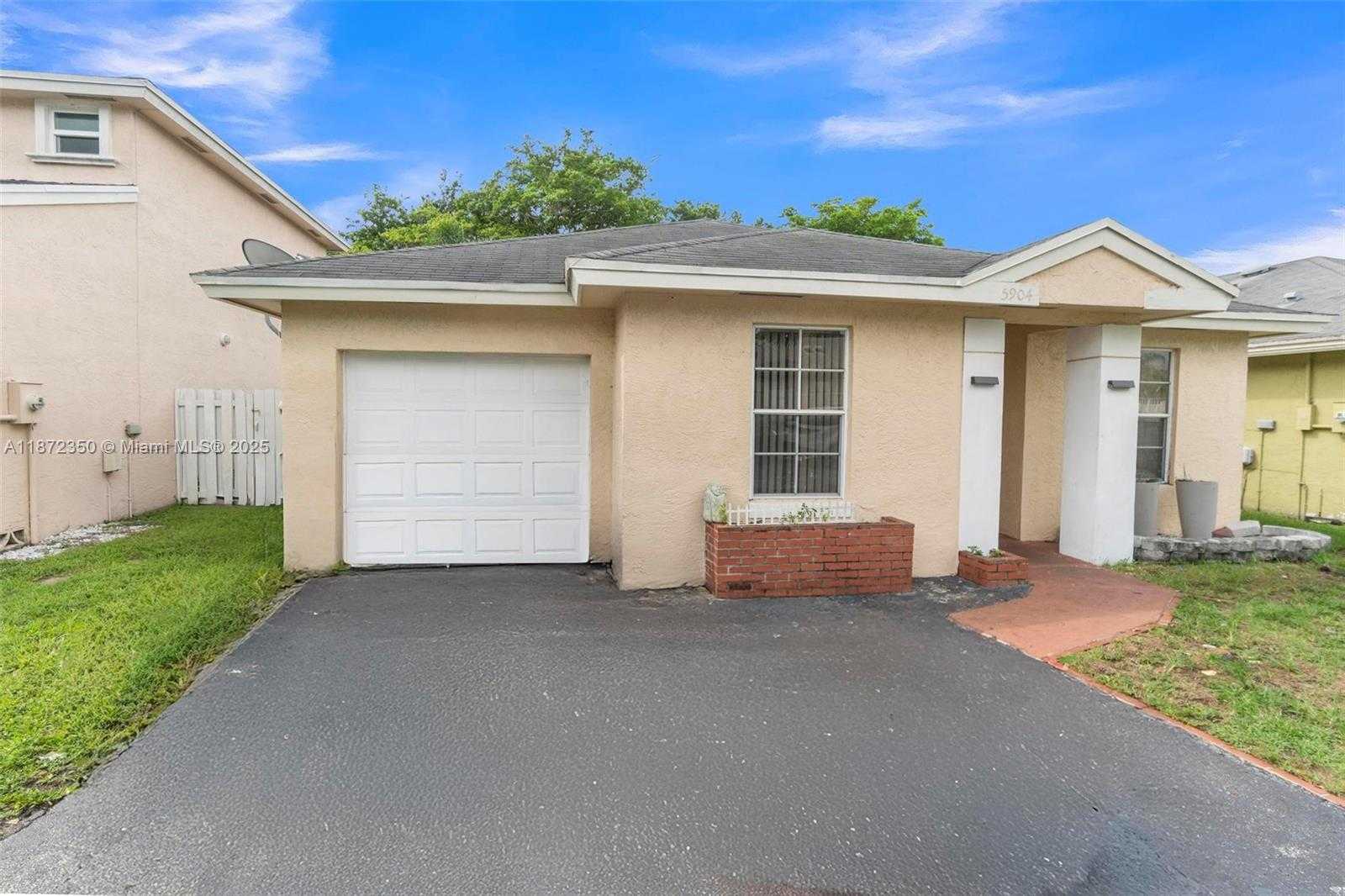 Small Image of 5904 WOODLAND POINT PL, Tamarac Number 6