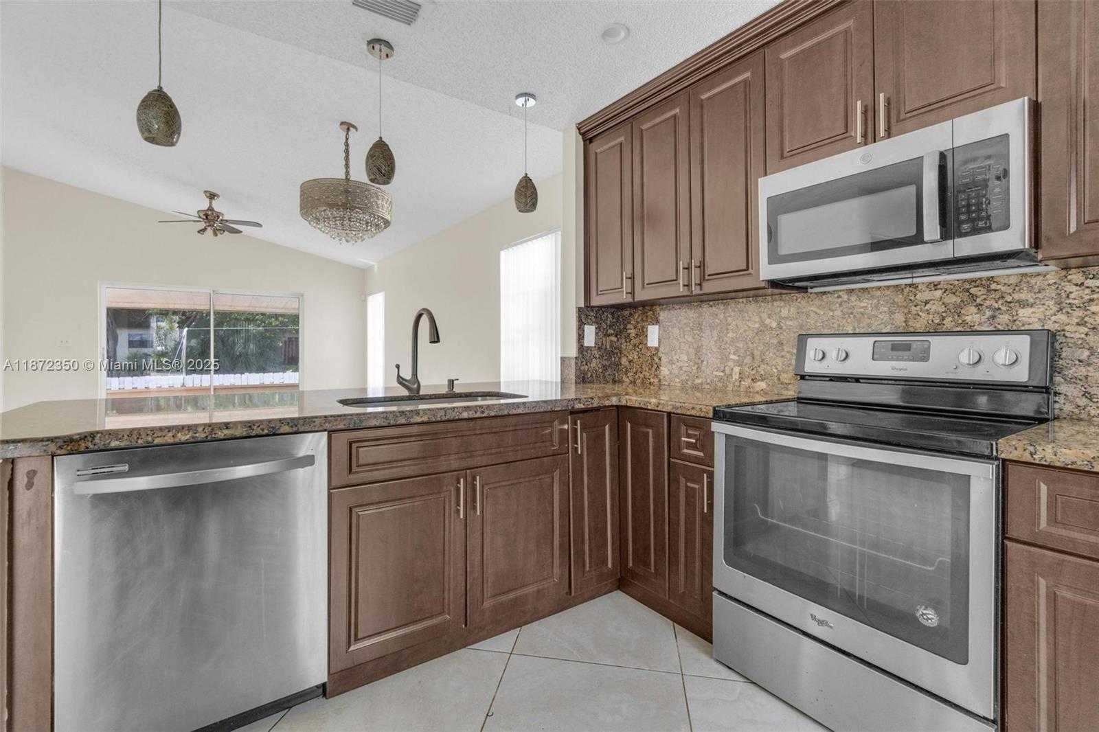 Small Image of 5904 WOODLAND POINT PL, Tamarac Number 9