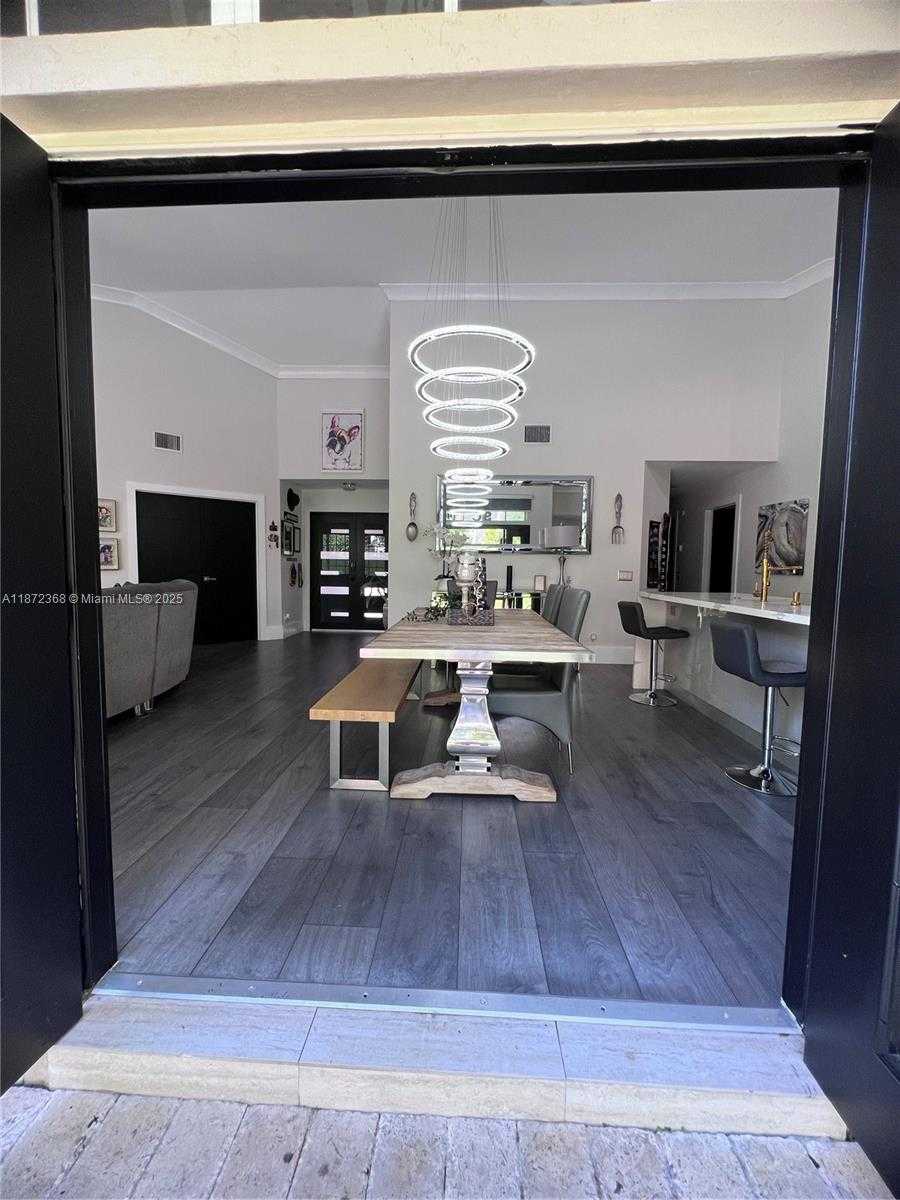 Small Image of 1371 BAYVIEW CIR, Weston Number 10