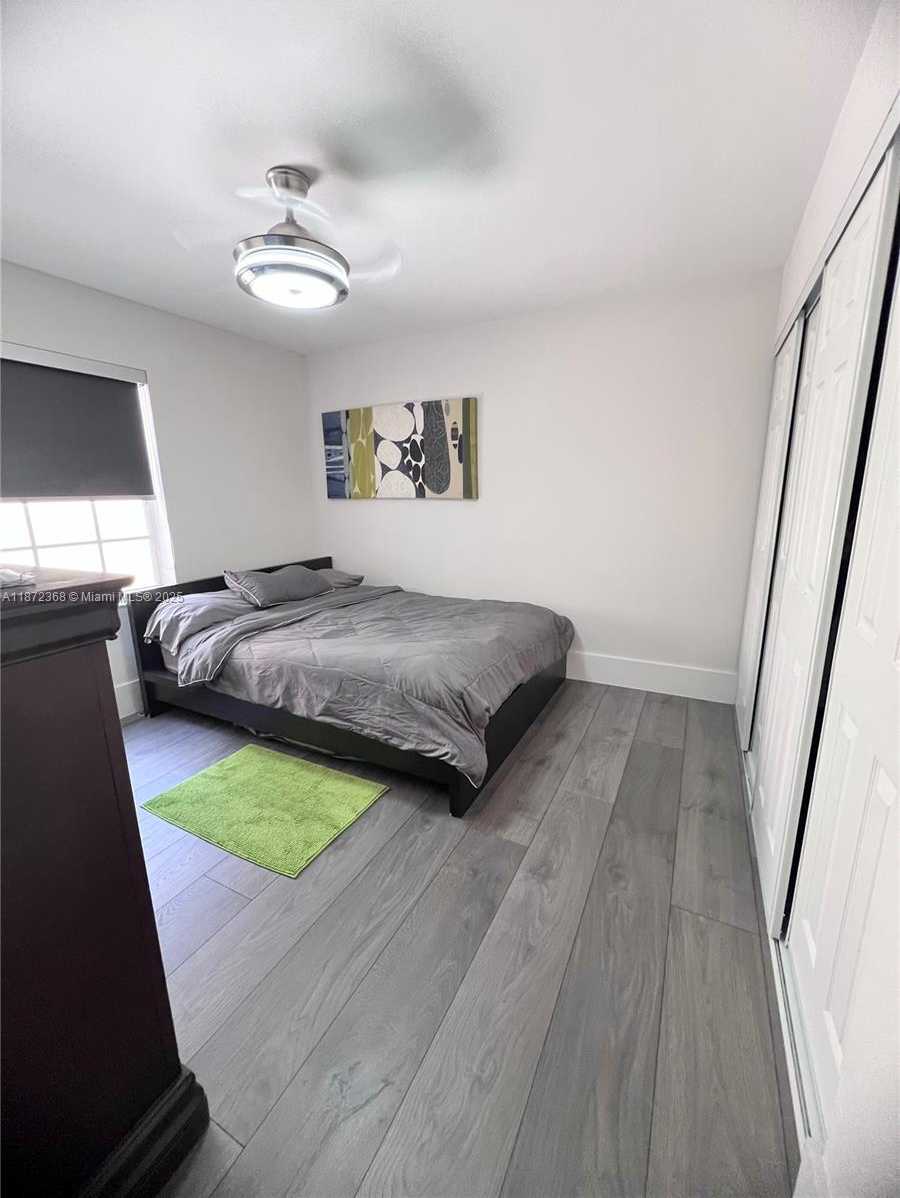 Small Image of 1371 BAYVIEW CIR, Weston Number 16