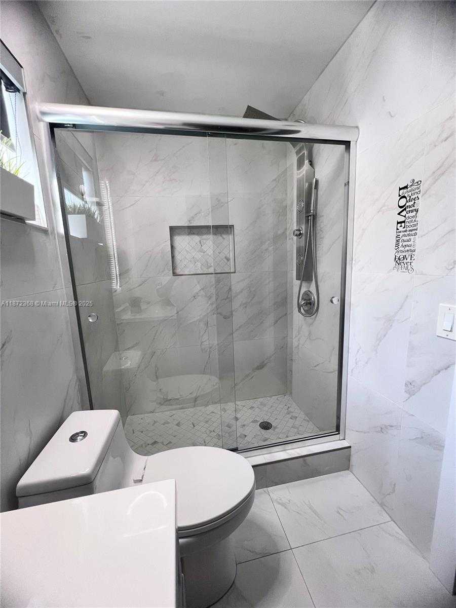 Small Image of 1371 BAYVIEW CIR, Weston Number 17