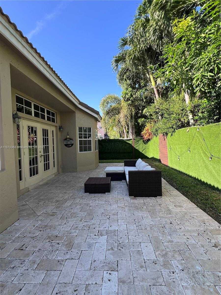Small Image of 1371 BAYVIEW CIR, Weston Number 19
