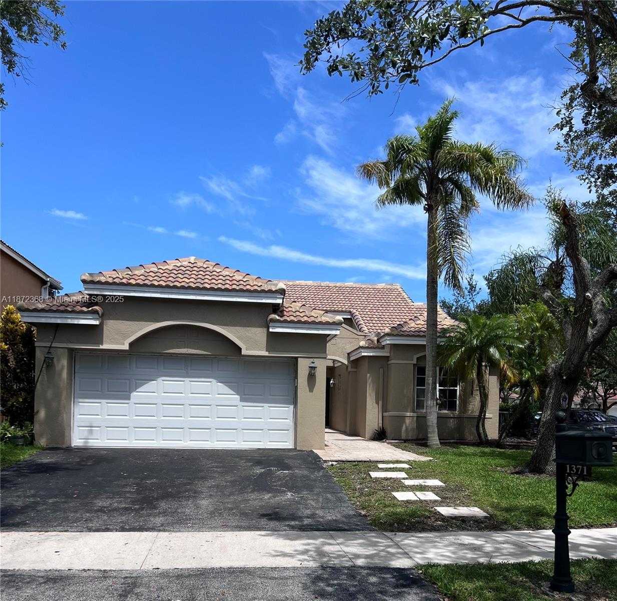 Small Image of 1371 BAYVIEW CIR, Weston Number 2