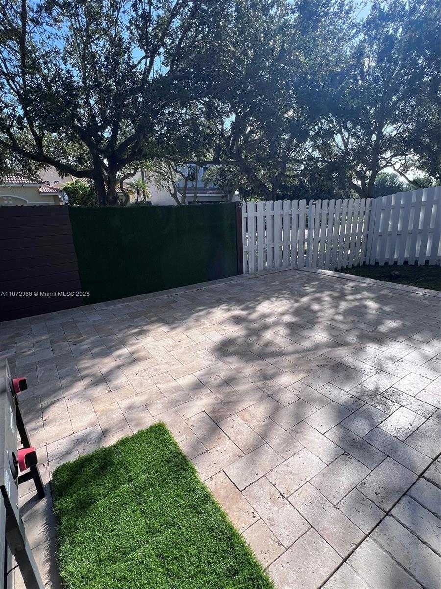 Small Image of 1371 BAYVIEW CIR, Weston Number 20