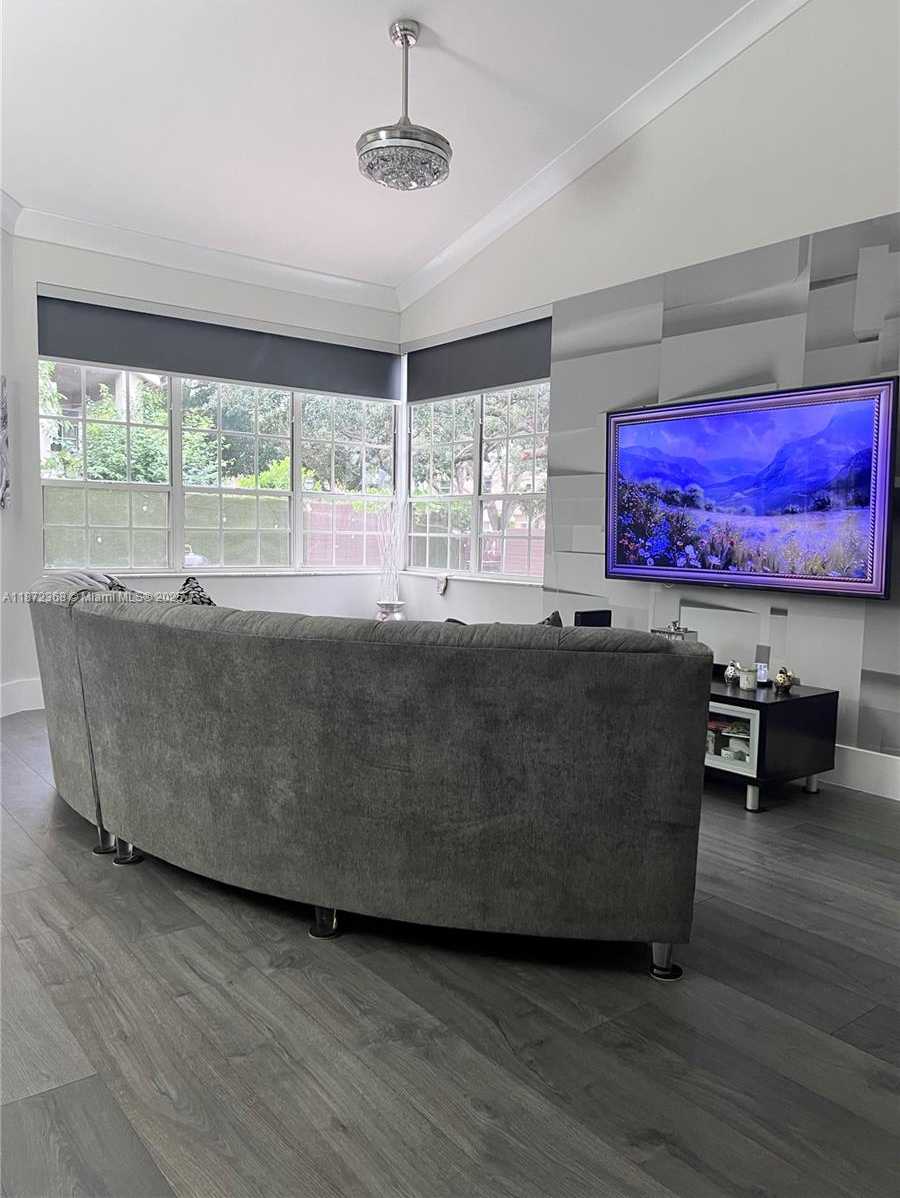 Small Image of 1371 BAYVIEW CIR, Weston Number 4