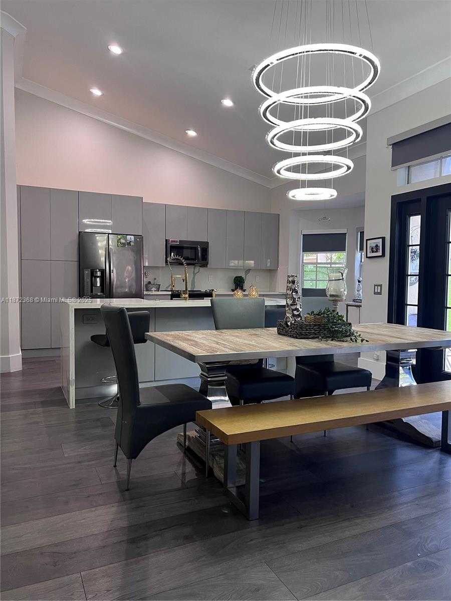 Small Image of 1371 BAYVIEW CIR, Weston Number 5