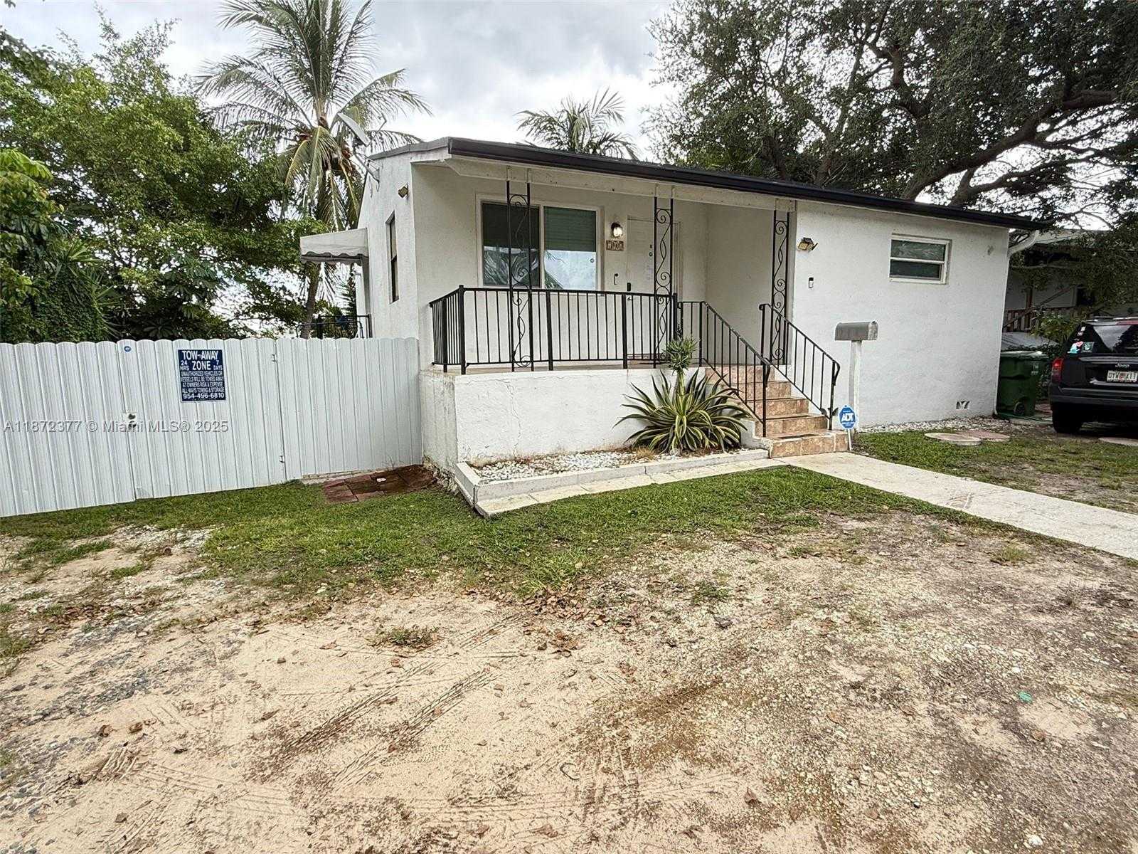 Small Image of 707 SOUTH WEST 8TH AVE, Hallandale Beach Number 2