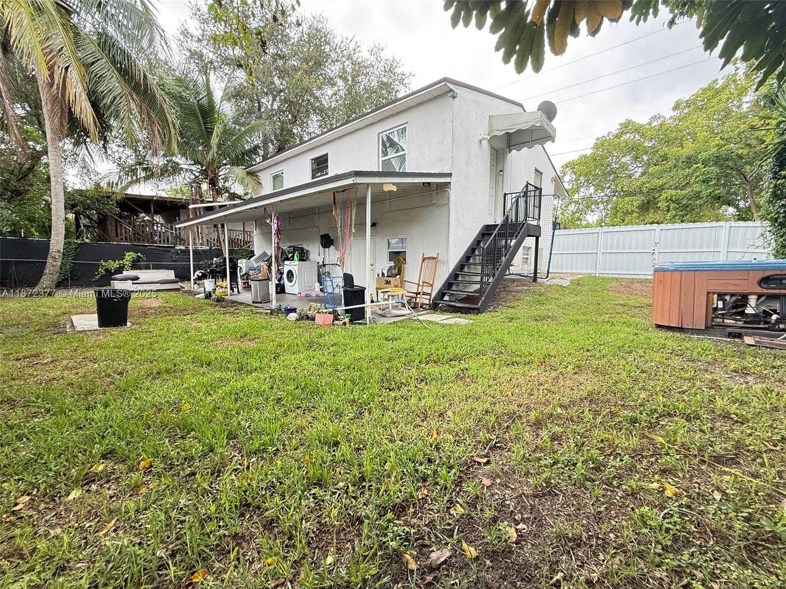 Small Image of 707 SOUTH WEST 8TH AVE, Hallandale Beach Number 3