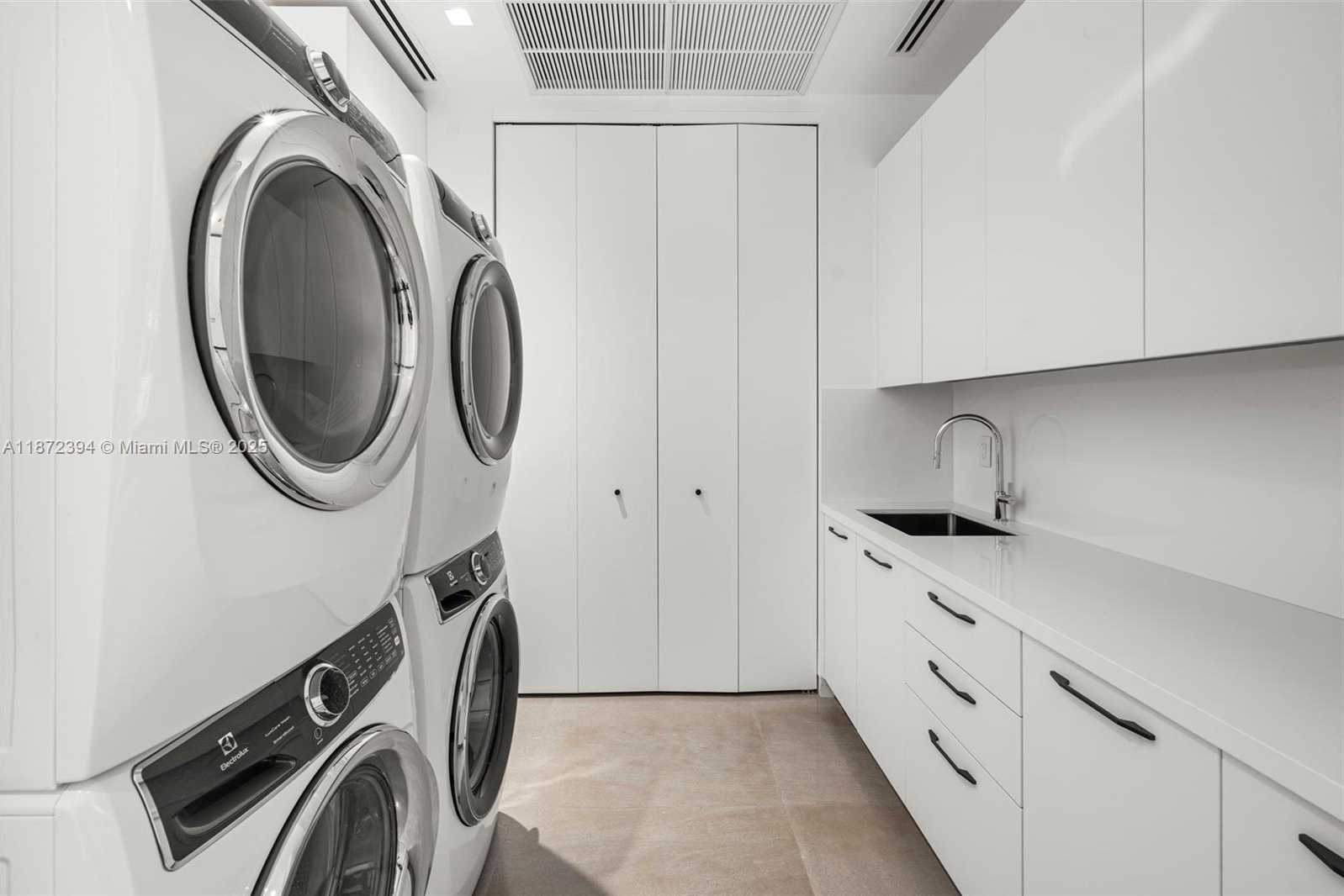 Small Image of 9440 OLD CUTLER LN, Coral Gables Number 61