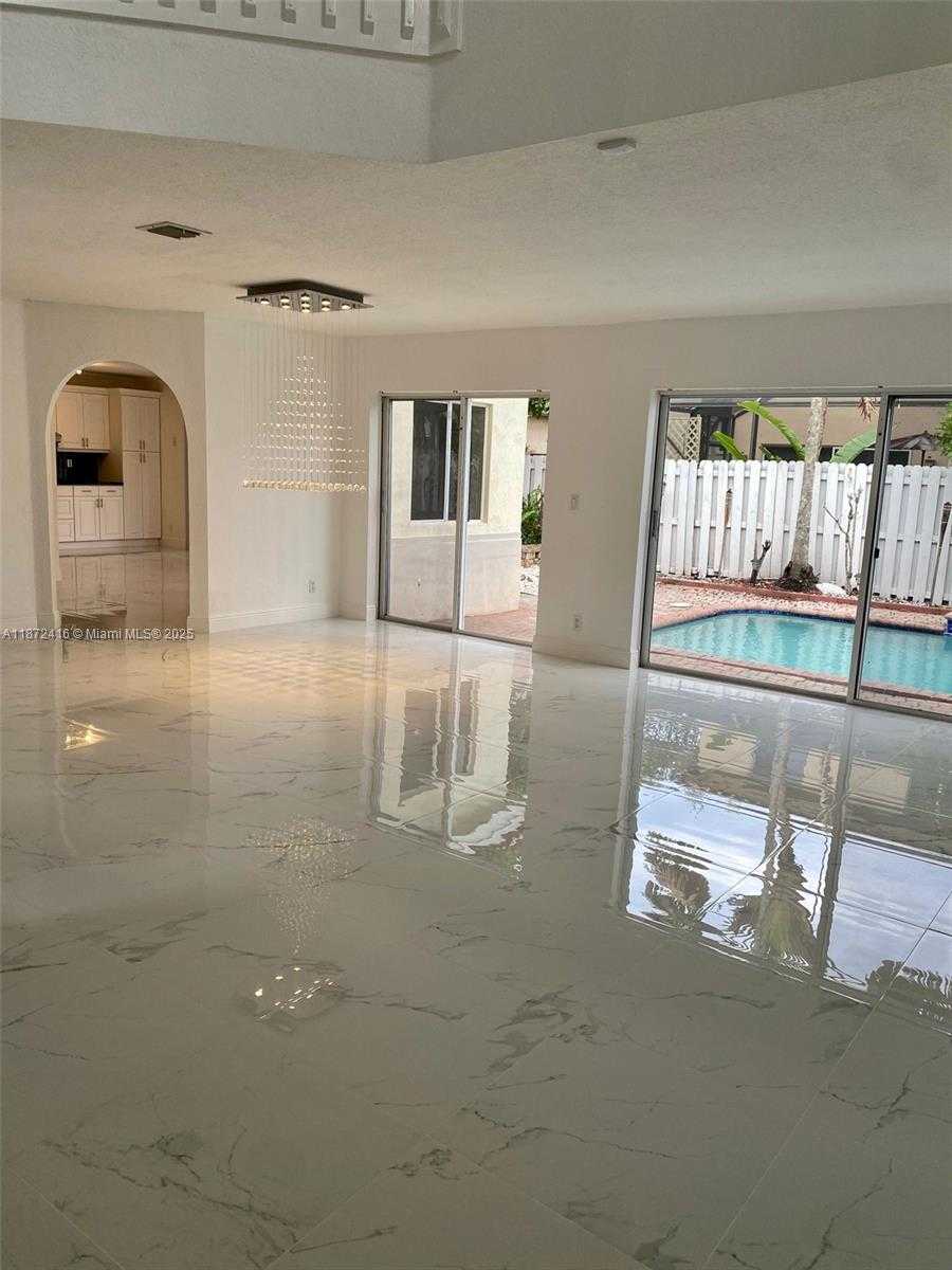 Small Image of 11301 ROCKINGHORSE RD, Cooper City Number 10