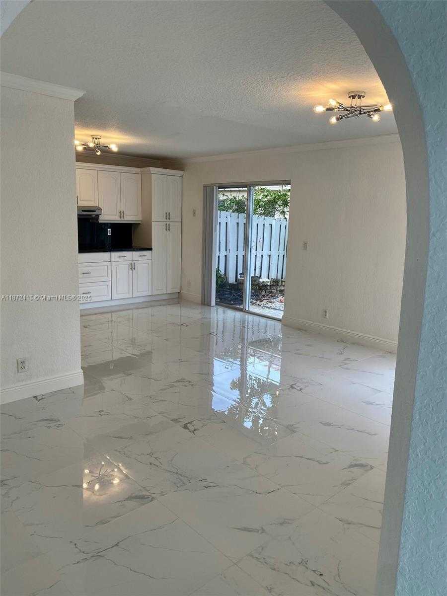 Small Image of 11301 ROCKINGHORSE RD, Cooper City Number 11