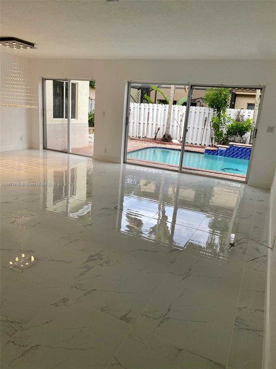 Small Image of 11301 ROCKINGHORSE RD, Cooper City Number 13