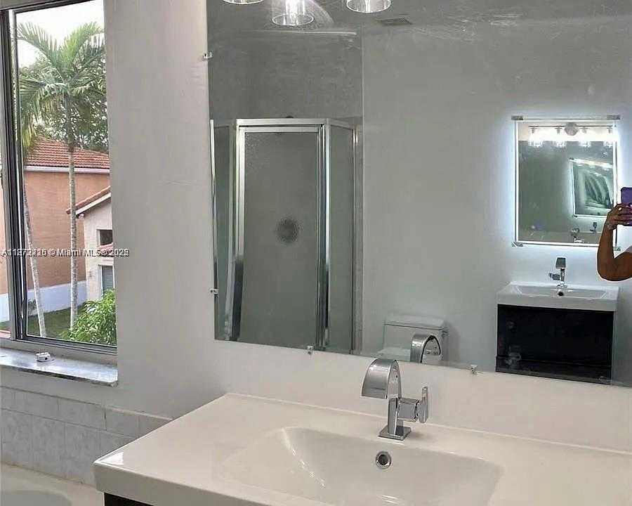 Small Image of 11301 ROCKINGHORSE RD, Cooper City Number 19