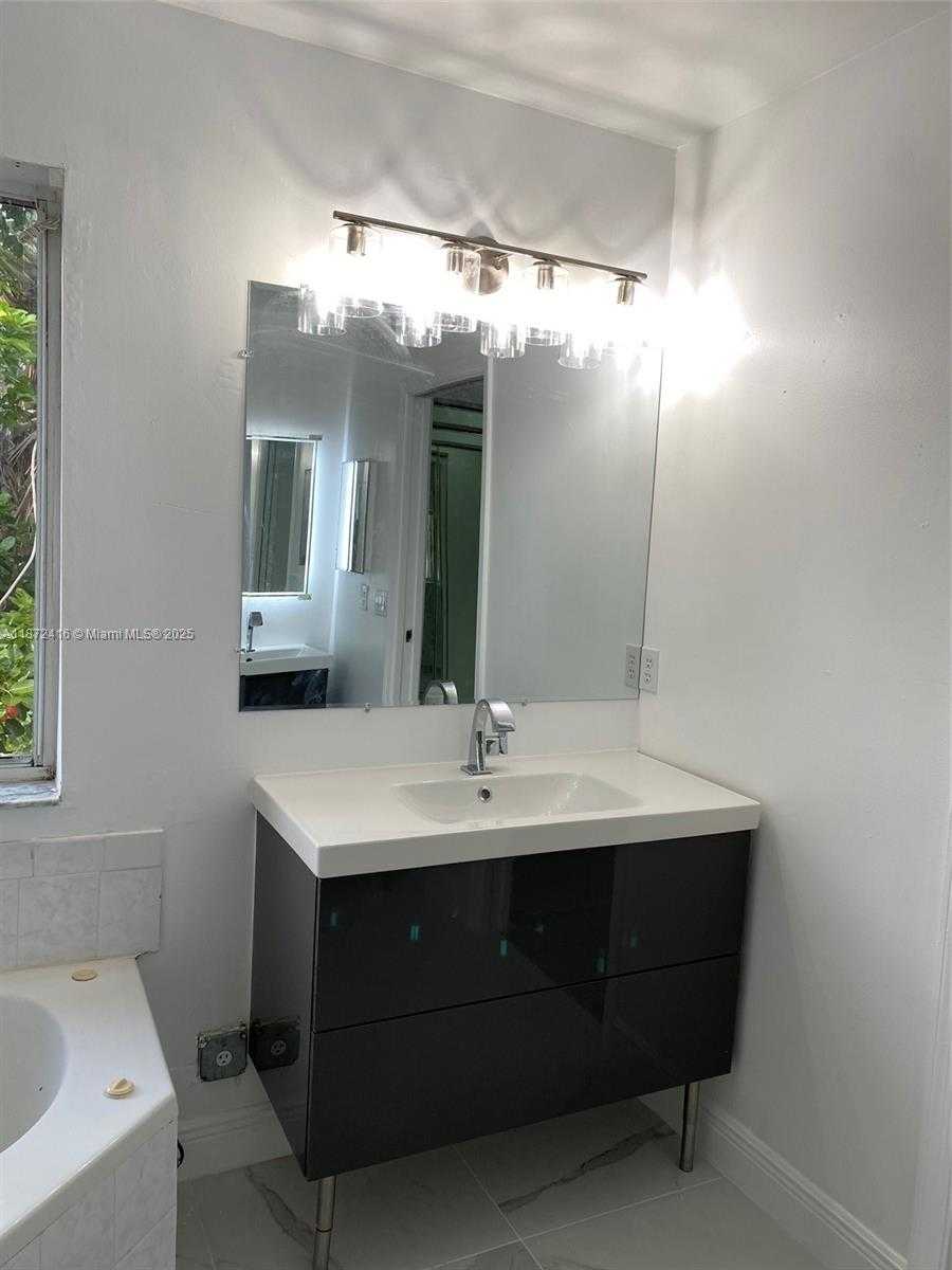Small Image of 11301 ROCKINGHORSE RD, Cooper City Number 20