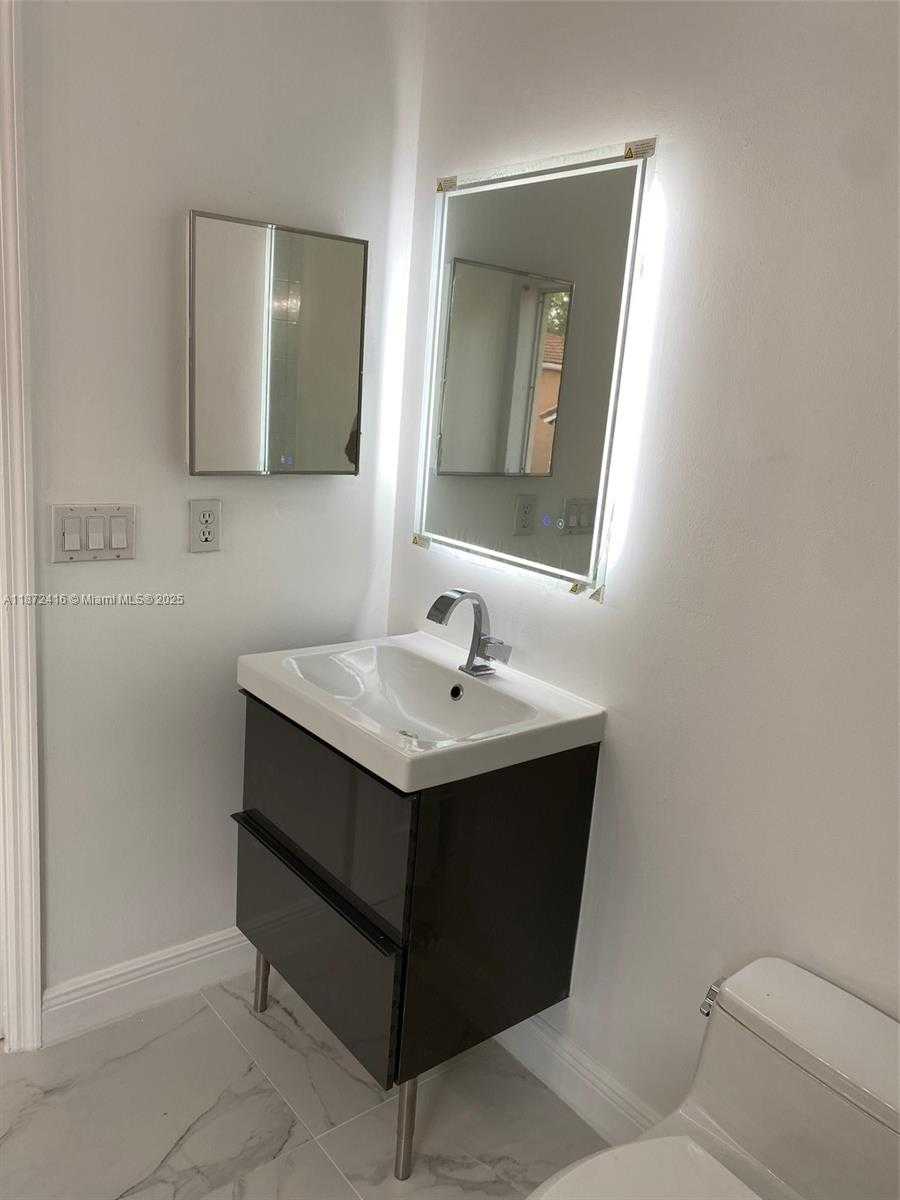Small Image of 11301 ROCKINGHORSE RD, Cooper City Number 21