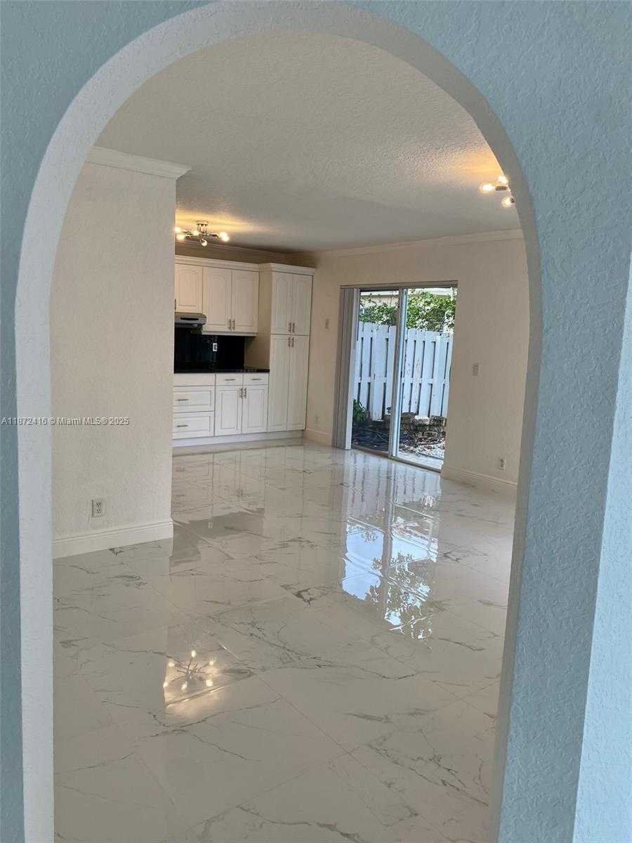 Small Image of 11301 ROCKINGHORSE RD, Cooper City Number 24