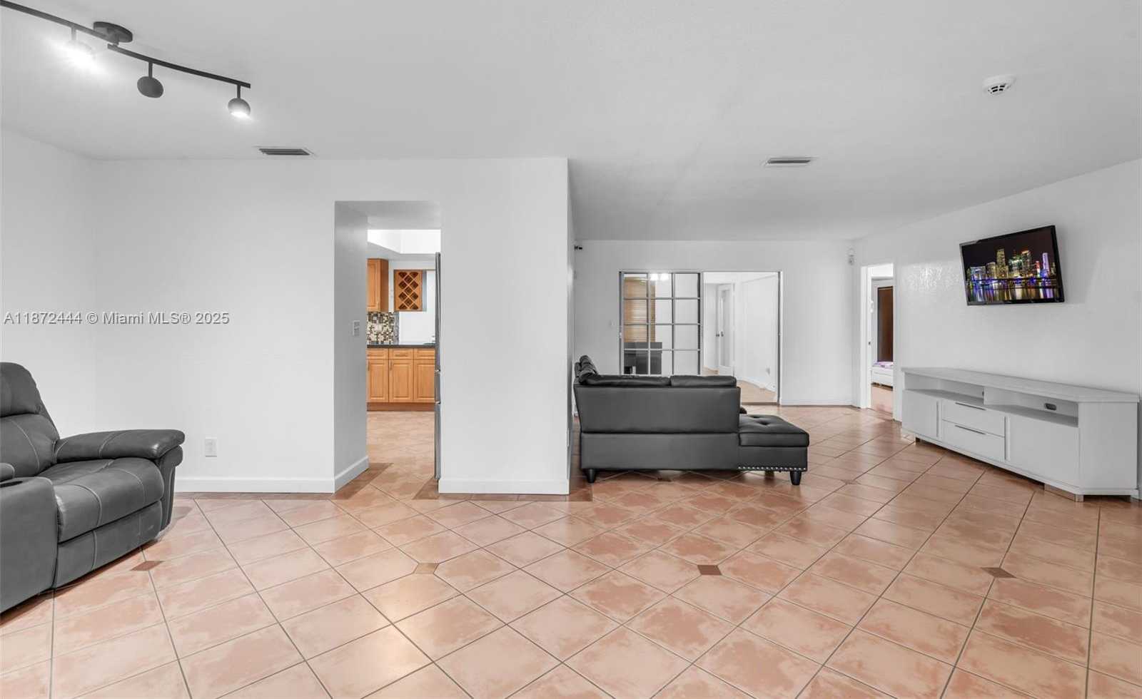 Small Image of 4801 HARRISON ST, Hollywood Number 4