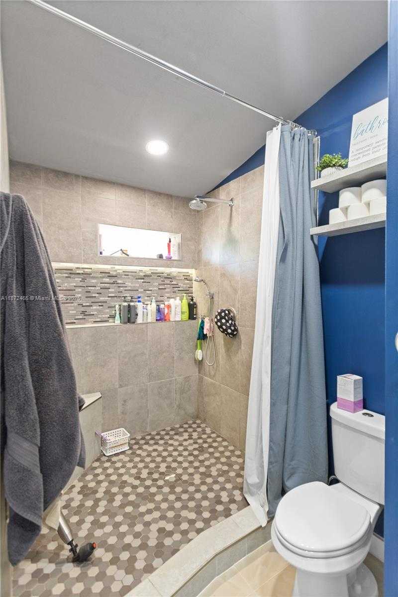 Small Image of 949 SW 113TH TER, Pembroke Pines Number 10