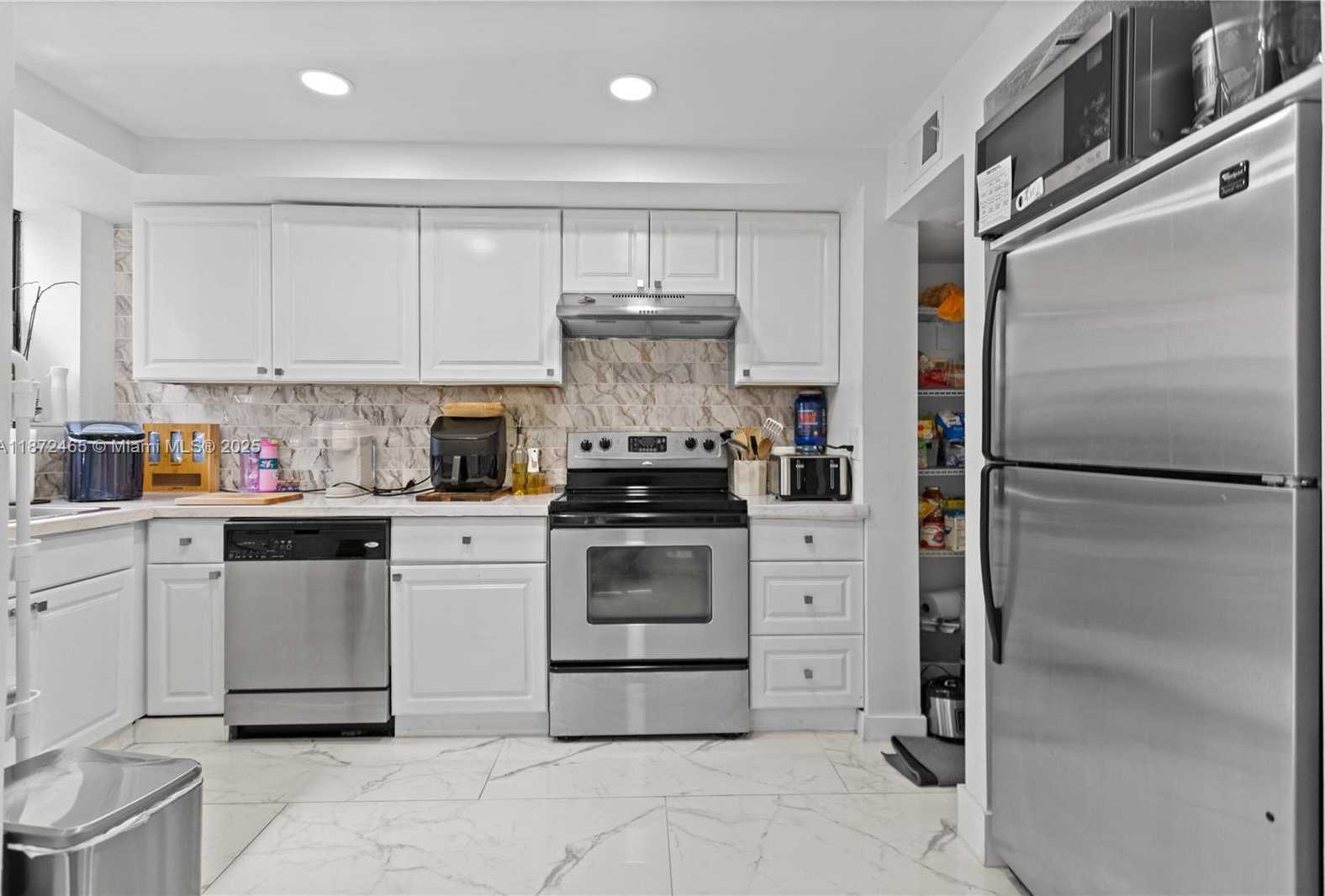 Small Image of 949 SW 113TH TER, Pembroke Pines Number 2