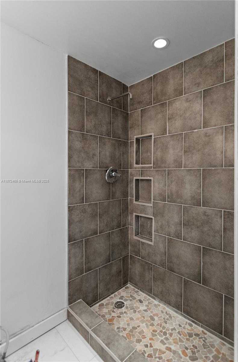 Small Image of 949 SW 113TH TER, Pembroke Pines Number 21