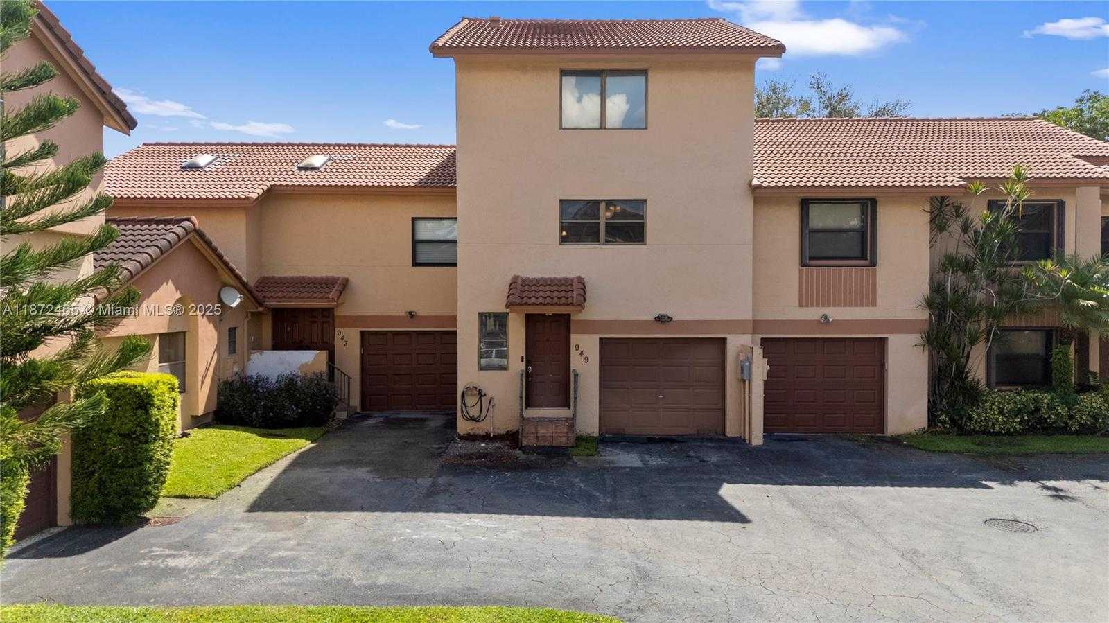 Small Image of 949 SW 113TH TER, Pembroke Pines Number 4