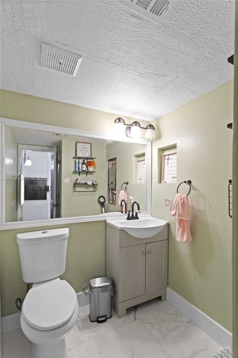 Small Image of 949 SW 113TH TER, Pembroke Pines Number 8