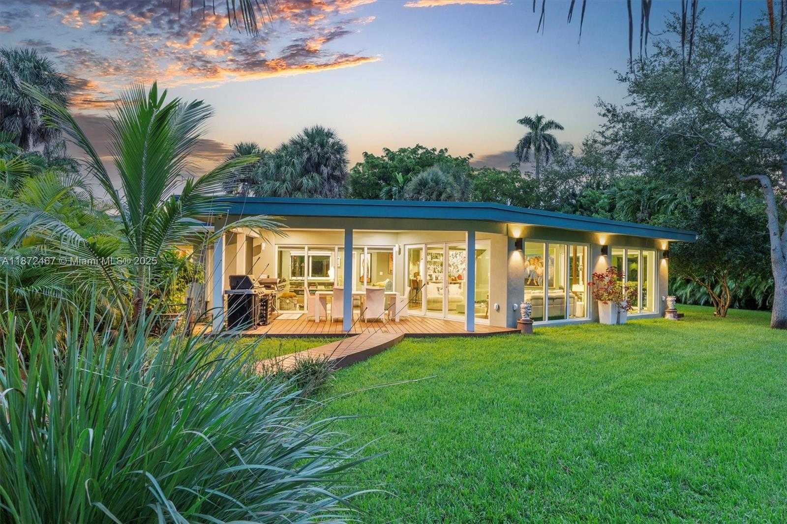 Small Image of 11377 WEST BISCAYNE CANAL RD, Miami Number 3
