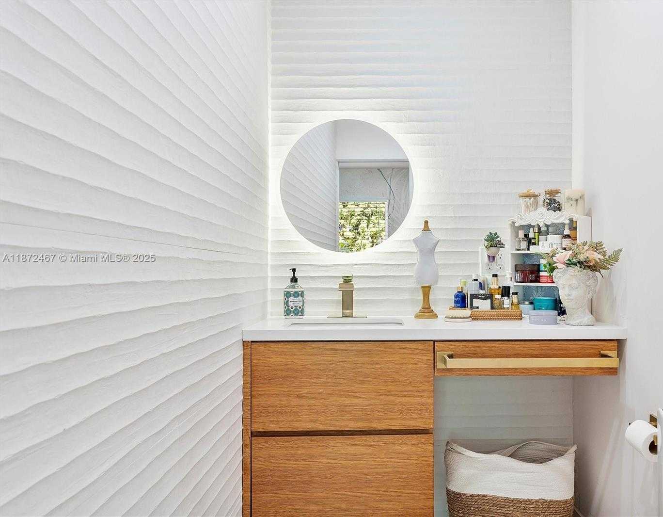 Small Image of 11377 WEST BISCAYNE CANAL RD, Miami Number 37
