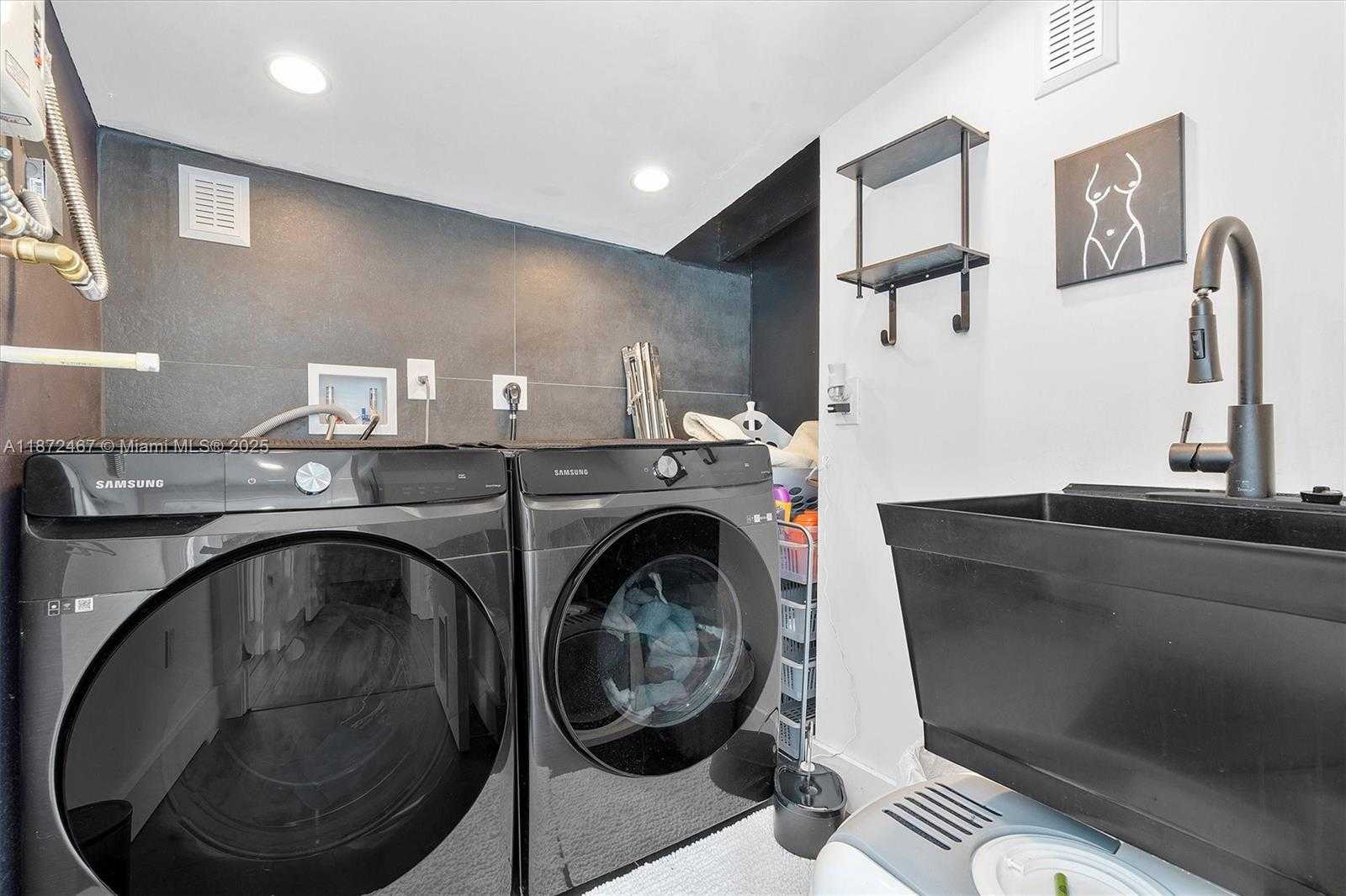 Small Image of 11377 WEST BISCAYNE CANAL RD, Miami Number 43