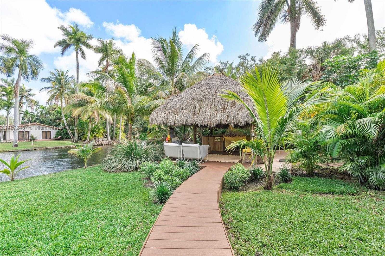 Small Image of 11377 WEST BISCAYNE CANAL RD, Miami Number 5