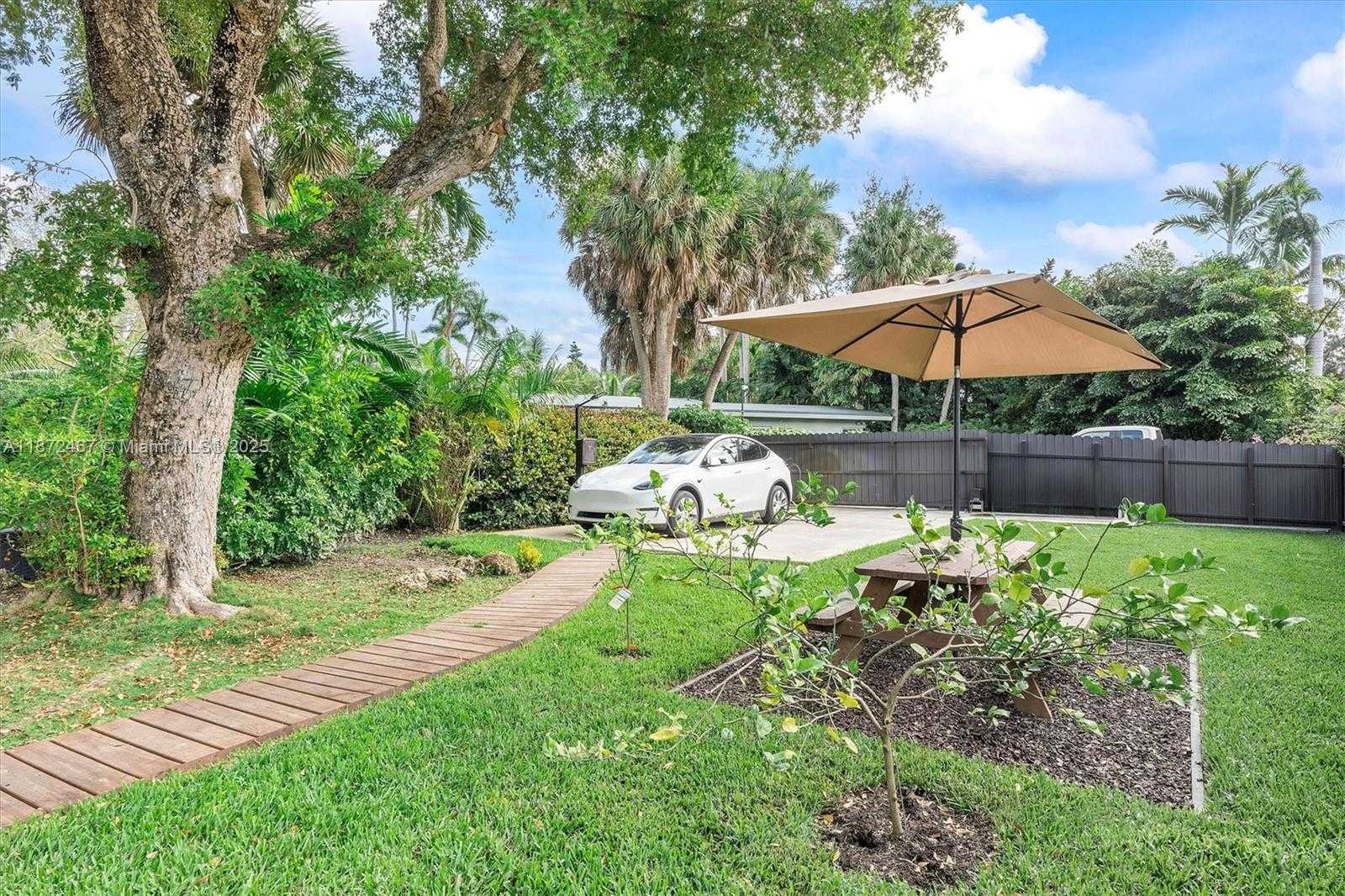 Small Image of 11377 WEST BISCAYNE CANAL RD, Miami Number 69