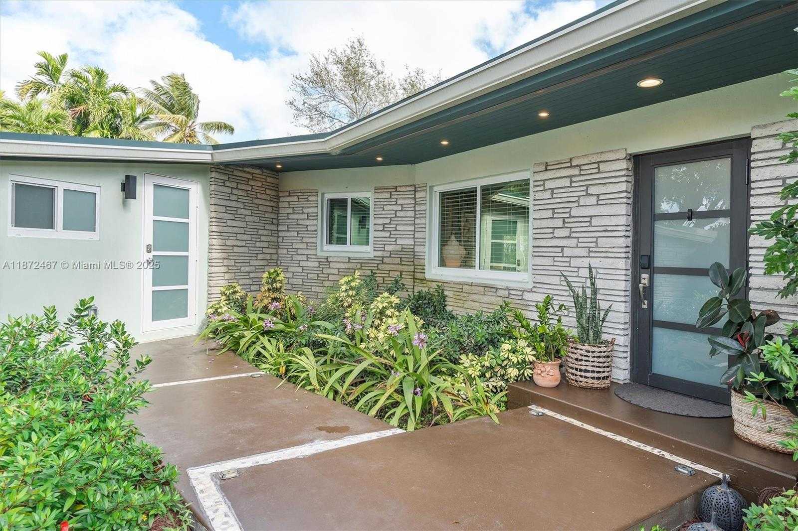 Small Image of 11377 WEST BISCAYNE CANAL RD, Miami Number 9