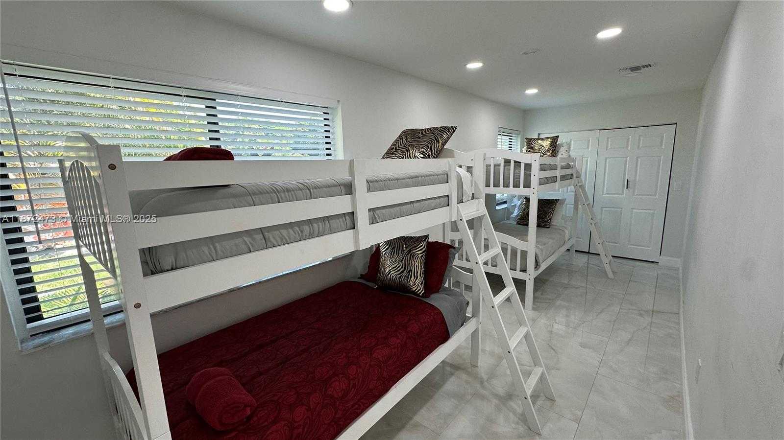 Small Image of 40 NORTH WEST 125TH ST, North Miami Number 15