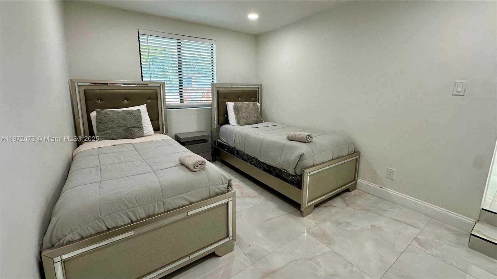 Small Image of 40 NORTH WEST 125TH ST, North Miami Number 16