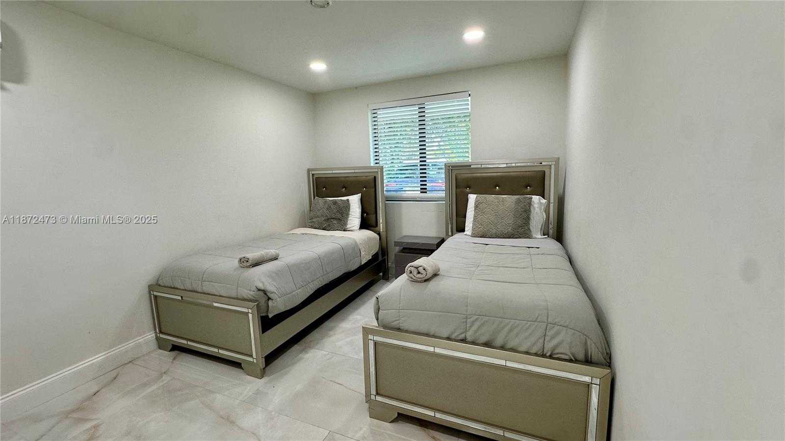 Small Image of 40 NORTH WEST 125TH ST, North Miami Number 17