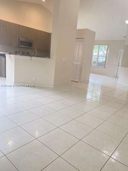 Small Image of 942 BRIAR RIDGE RD, Weston Number 4