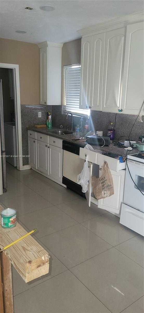 Small Image of 731 SOUTH WEST 3RD AVE, Hallandale Beach Number 11