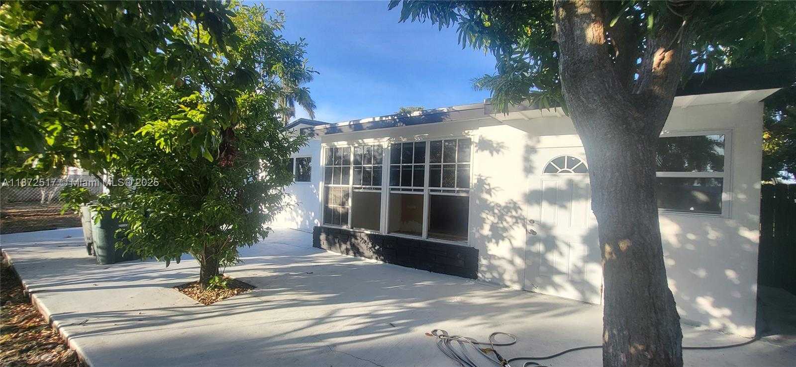 Small Image of 731 SOUTH WEST 3RD AVE, Hallandale Beach Number 17