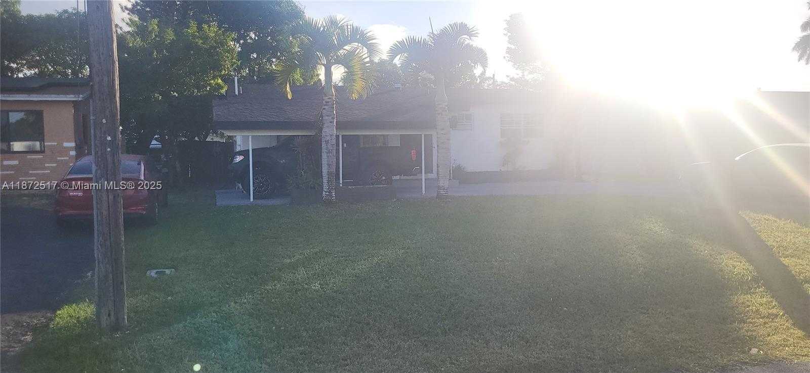 Small Image of 731 SOUTH WEST 3RD AVE, Hallandale Beach Number 2