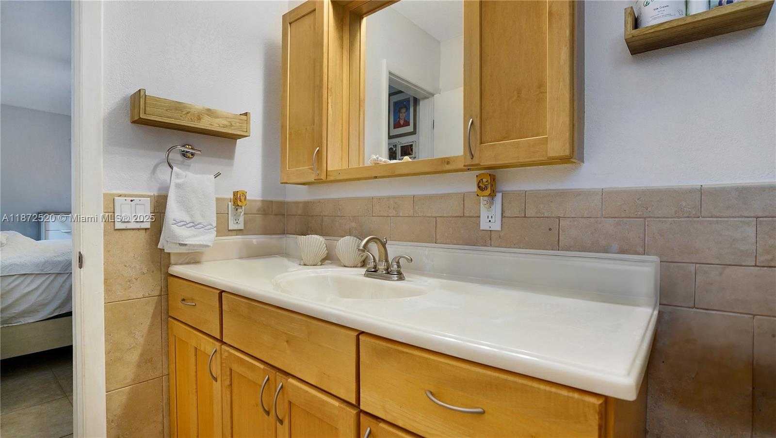 Small Image of 1960 SOUTH WEST 28TH WAY, Fort Lauderdale Number 23