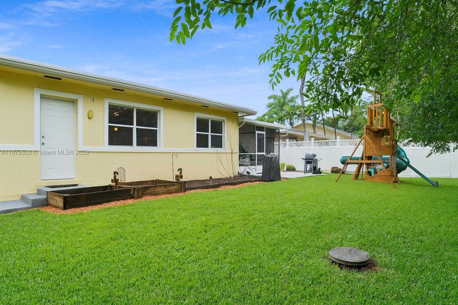 Small Image of 1960 SOUTH WEST 28TH WAY, Fort Lauderdale Number 27