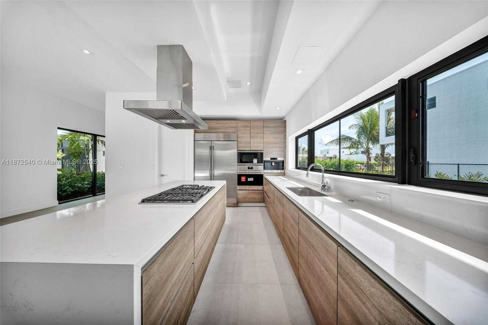 Small Image of 16740 NORTH BOTANIKO DR N, Weston Number 17
